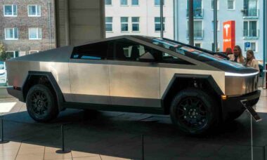 Tesla anuncia recall de mais de 60 mil Cybertrucks; entenda