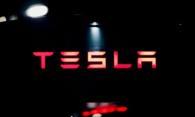 Tesla é processada na Austrália devido a "propaganda enganosa" de seu sistema de direção autônoma
