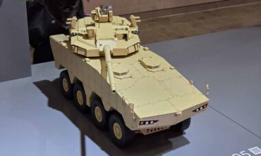 Coreia do Sul apresenta novo tanque com rodas com foco em exportação
