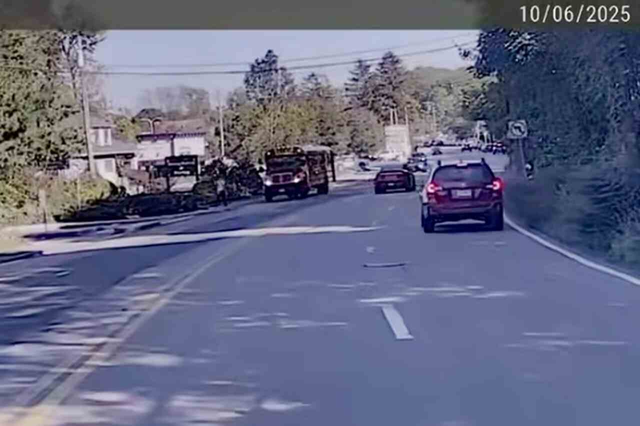 Tesla-chauffør stoppet af politiet efter at det autonome system ignorerede et skolebusstop