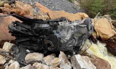 Milagre: Motorista é resgatado com ferimentos leves após cair 91 metros em desfiladeiro