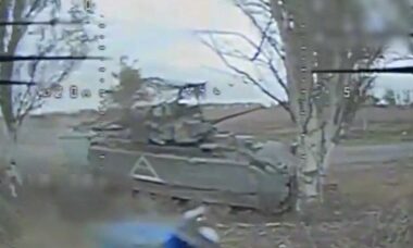 Rússia usa sete drones FPV para destruir Bradley