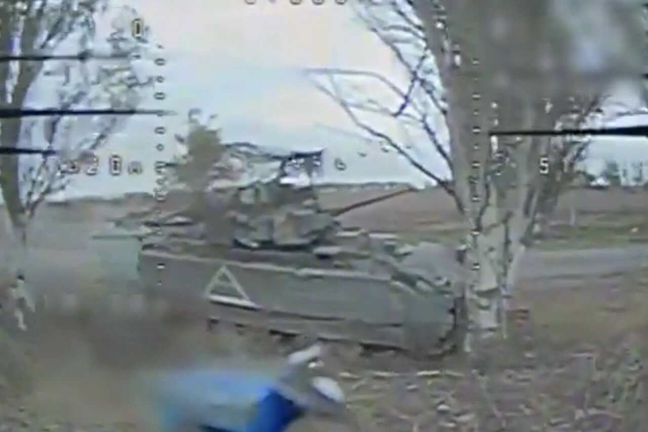 Russia uses seven FPV drones to destroy Bradley