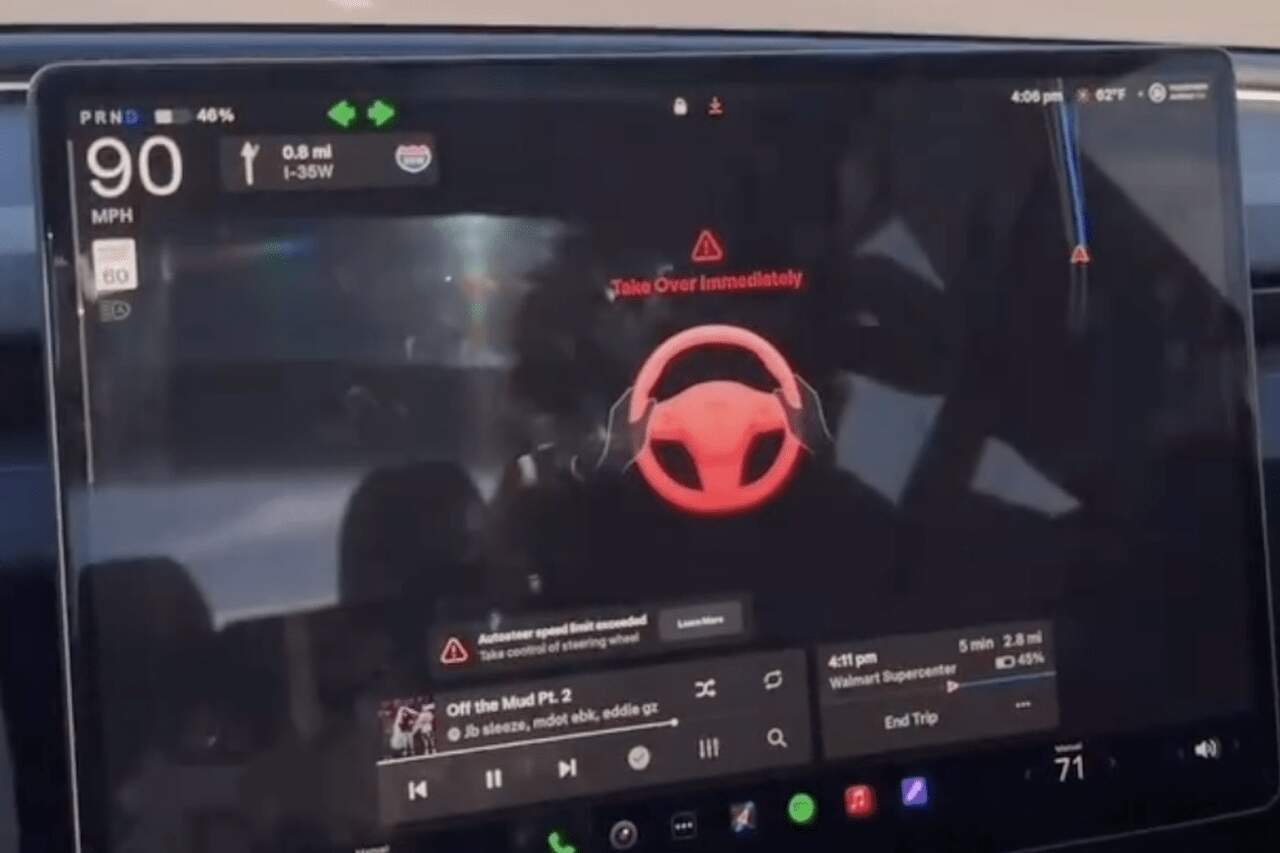 Motoristas da Tesla relatam problemas no sistema de direção autônoma após atualização recente