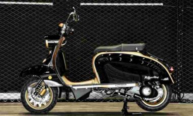 Conheça a Royal Alloy JPS 350, lambreta retrô que lembra Vespa antiga