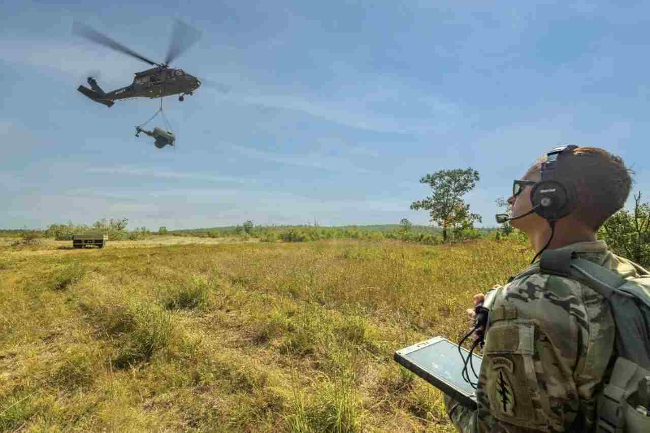 US Militærøvelse Tester UH-60 Black Hawk Helikopteren
