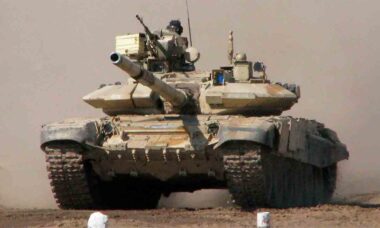 Tanques T-90S “Bhishma”. Foto: Wikimedia