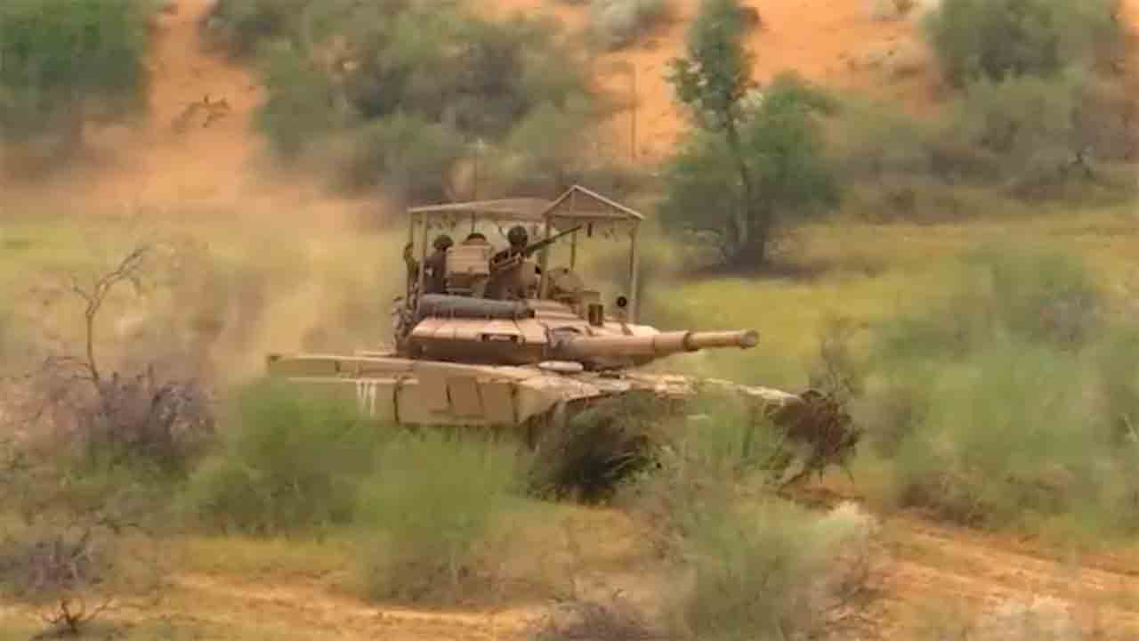 T-90S Bhishma 전차, 러시아-인도 합동훈련 Indra-2025 참가. 사진: 러시아 국방부