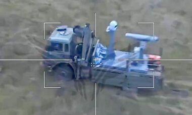 Drone russo atinge sistema de defesa aérea ucraniano desconhecido