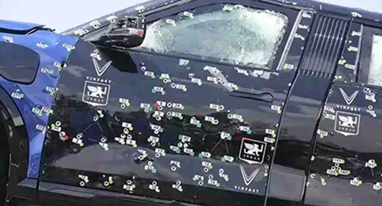 Vietnamese gyártó bemutatja a páncélozott SUV-t, amely képes több száz lövést kibírni