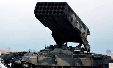 Ataque de drone ucraniano elimina sistema russo TOS-1 Solntsepek em Lyman. Foto ilustrativa: Wikimedia