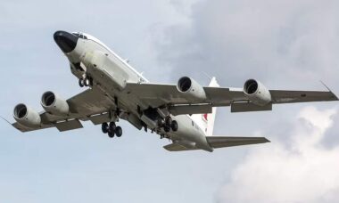 Avião espião britânico faz patrulha em território da Rússia