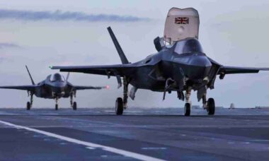 Reino Unido projeta F-35 em serviço até 2060 enquanto futuro GCAP segue incerto