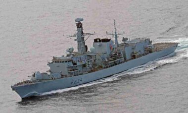 Reino Unido cancela modernização do HMS Iron Duke após custos superarem benefícios