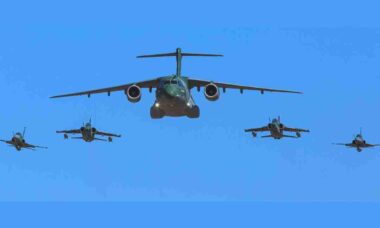 Brasil reforça presença aérea no norte em meio à crescente tensão na fronteira com a Venezuela (X @fab_oficial)