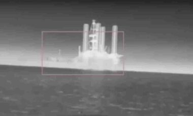 Marinha da Ucrânia destrói base russa na plataforma Syvash com ataque de drone kamikaze