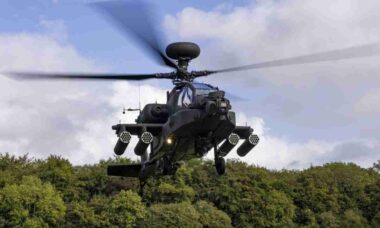 Reino Unido desenvolve drones autônomos para operar junto a helicópteros Apache