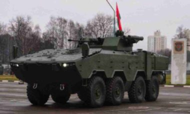 Bielorrússia incorpora primeiros BTR-V2 com blindagem reforçada e novo armamento