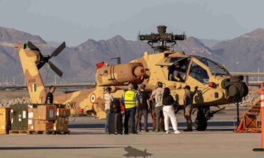 Helicópteros Apache da Índia retornam aos EUA após falha logística em voo de entrega
