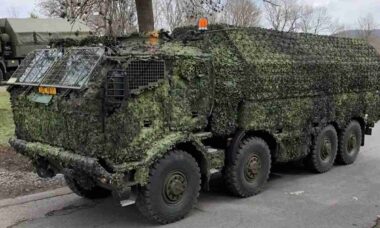 Suíça investe em camuflagem avançada para proteger tropas de drones e sensores modernos