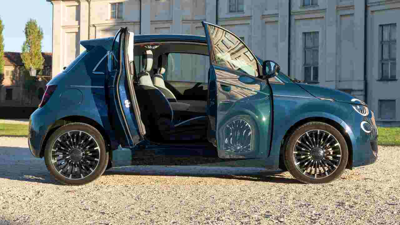 Neuer Fiat 500 mit Verbrennungsmotor wurde nicht für Eilige gemacht