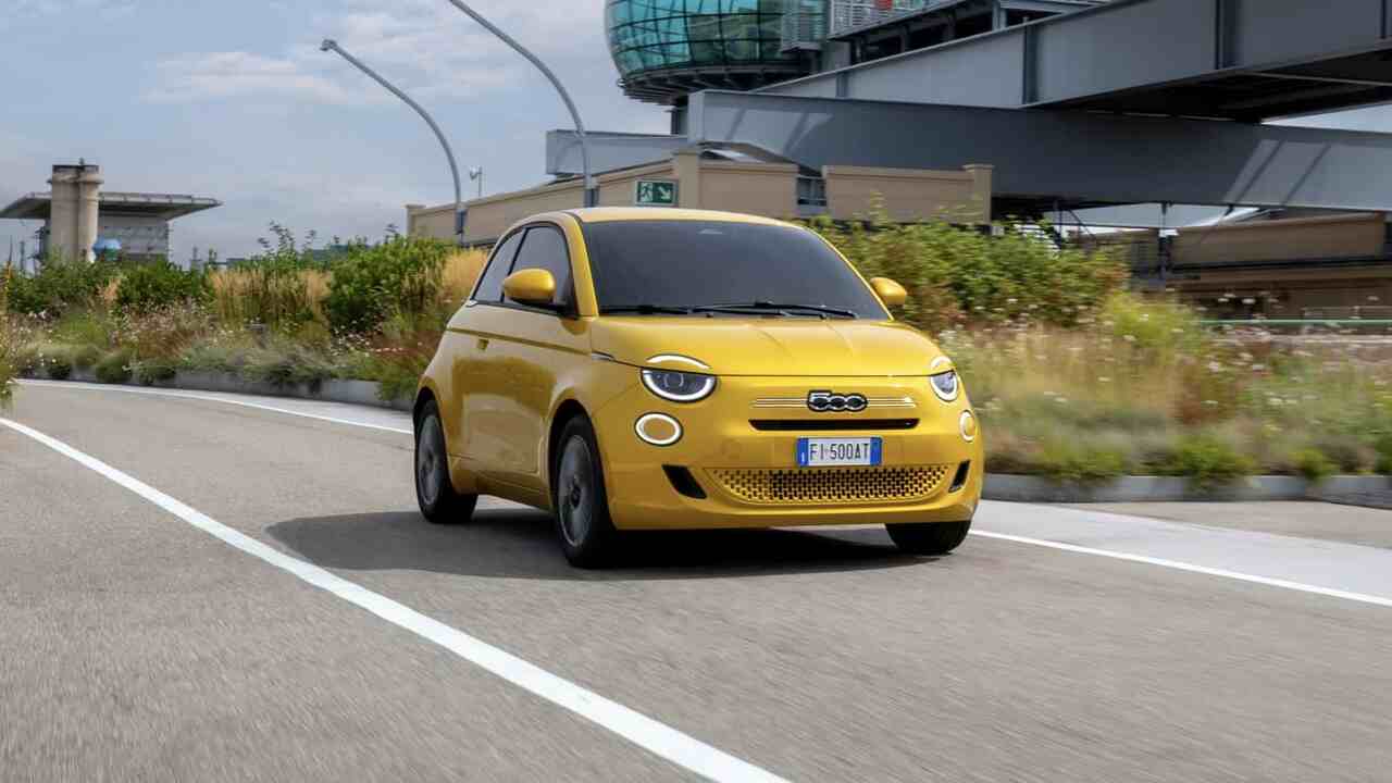 Novo Fiat 500 com motor à combustão não foi feito para quem tem pressa