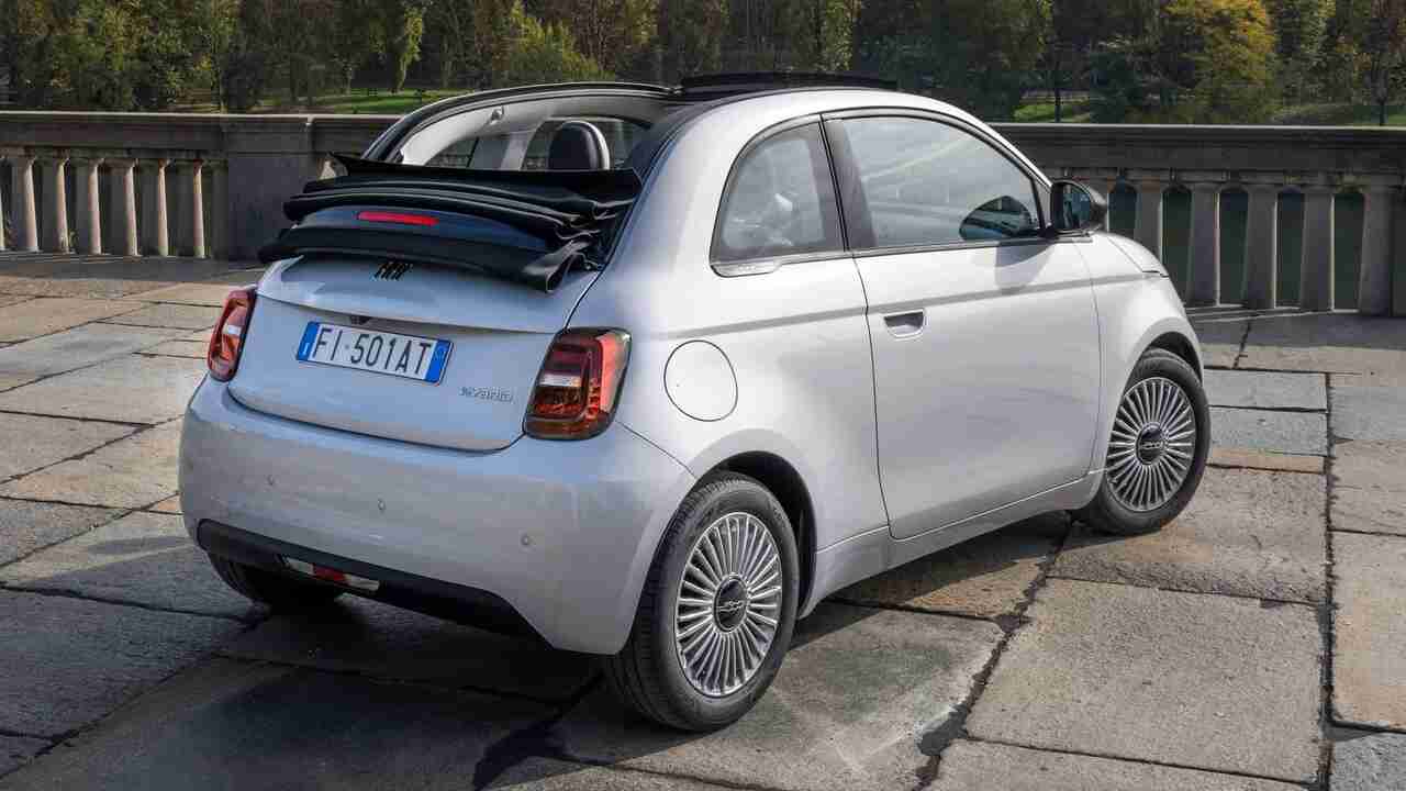 Novo Fiat 500 com motor à combustão não foi feito para quem tem pressa