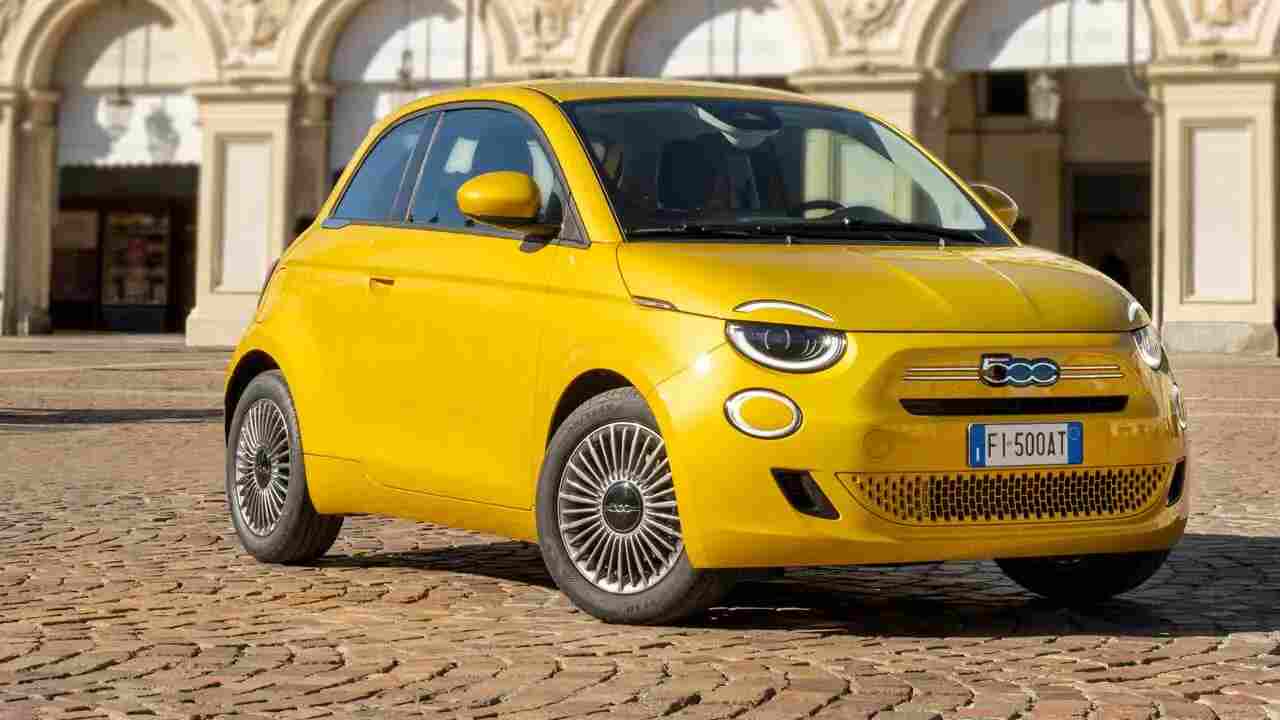 Novo Fiat 500 com motor à combustão não foi feito para quem tem pressa