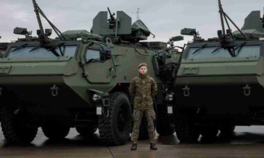 Letônia conclui envio de 42 blindados Patria 6x6 para reforçar defesa da Ucrânia