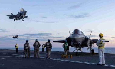 Porta-aviões britânico HMS Prince of Wales lidera exercício da OTAN com 24 caças F-35B