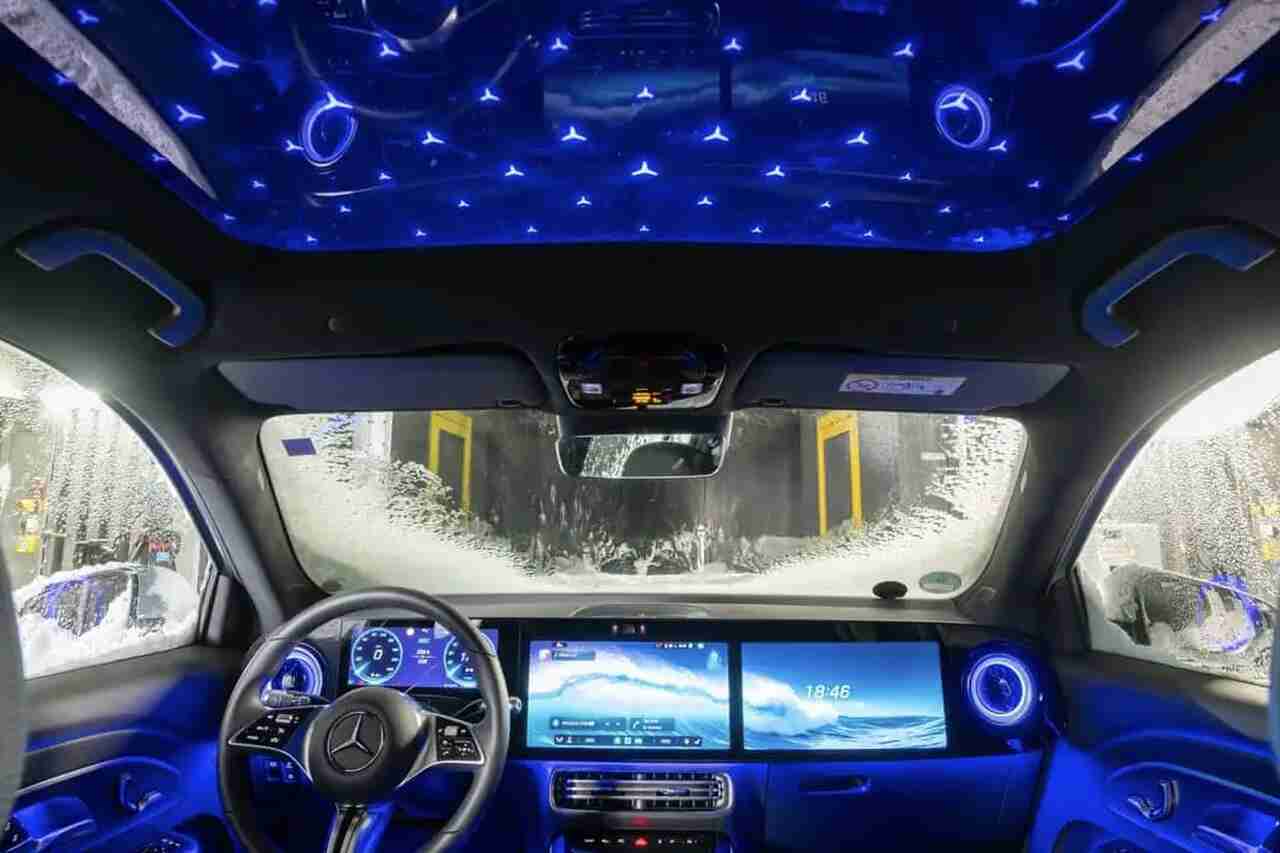 Der neue Mercedes-Benz GLB mit Panorama-Glasdach und "Sternenhimmel"-Effekt