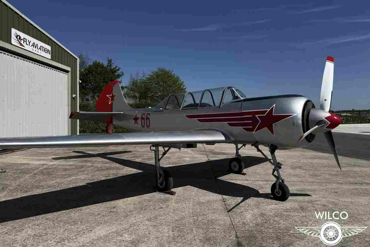 Voluntários holandeses entregam avião Yak-52 à Ucrânia para combater drones