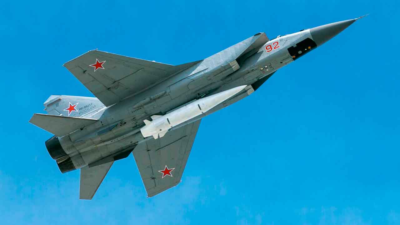 극초음속 Kinzhal 미사일을 장착한 MiG-31. 사진: 위키미디어