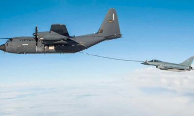 KC-130J alemão realiza primeiro reabastecimento de Eurofighters. Instagram @team_luftwaffe