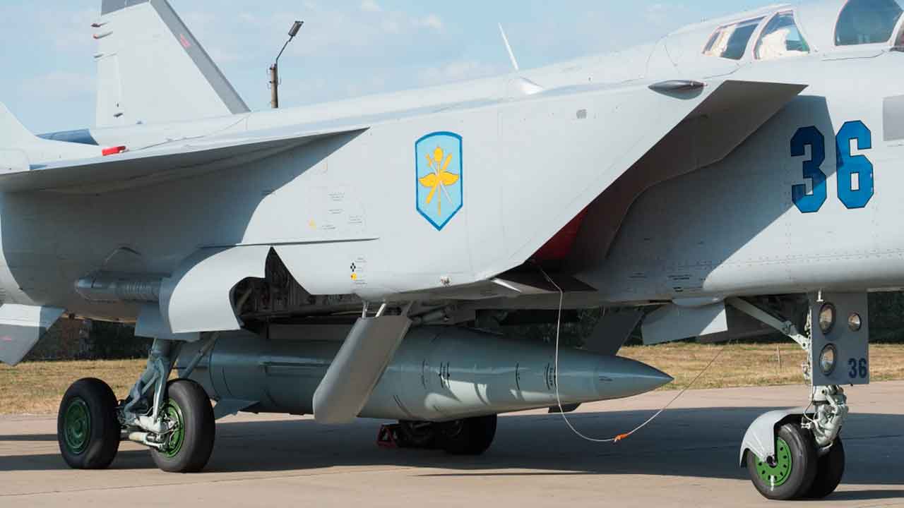 극초음속 Kinzhal 미사일을 장착한 MiG-31. 사진: 위키미디어