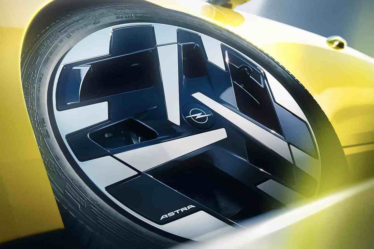 Opel dévoile les premières images de la nouvelle Astra 2026 ; découvrez les nouveautés
