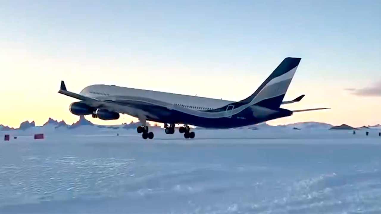 影片展示空中巴士 A340 在南極冰雪跑道上降落的畫面。圖片來源：Hi Fly
