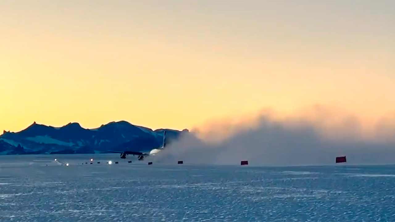 影片展示空中巴士 A340 在南極冰雪跑道上降落的畫面。圖片來源：Hi Fly