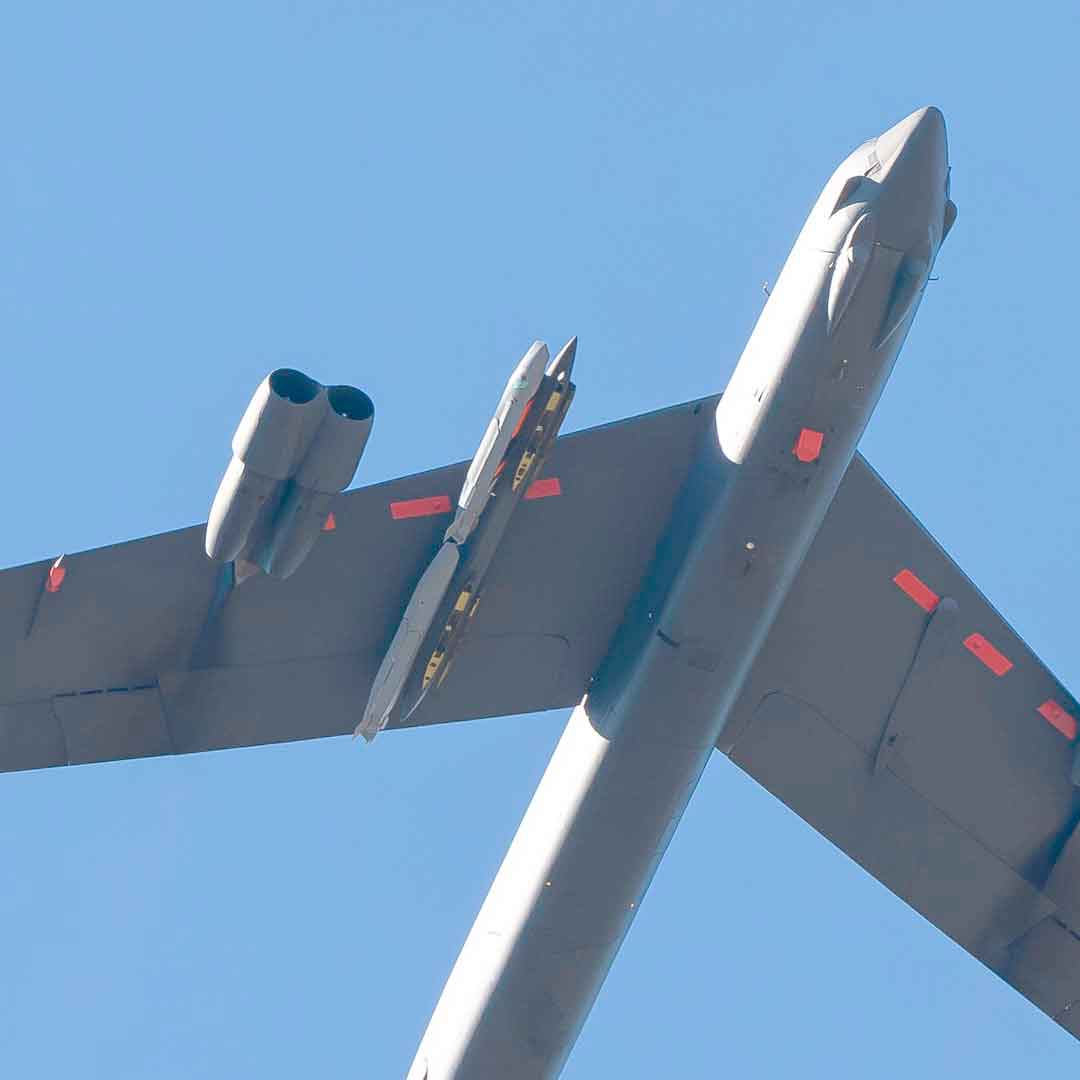 B-52 captured re-equipped with stealth nuclear missile AGM-181 during test flight (Instagram @rwatamuraphotography)