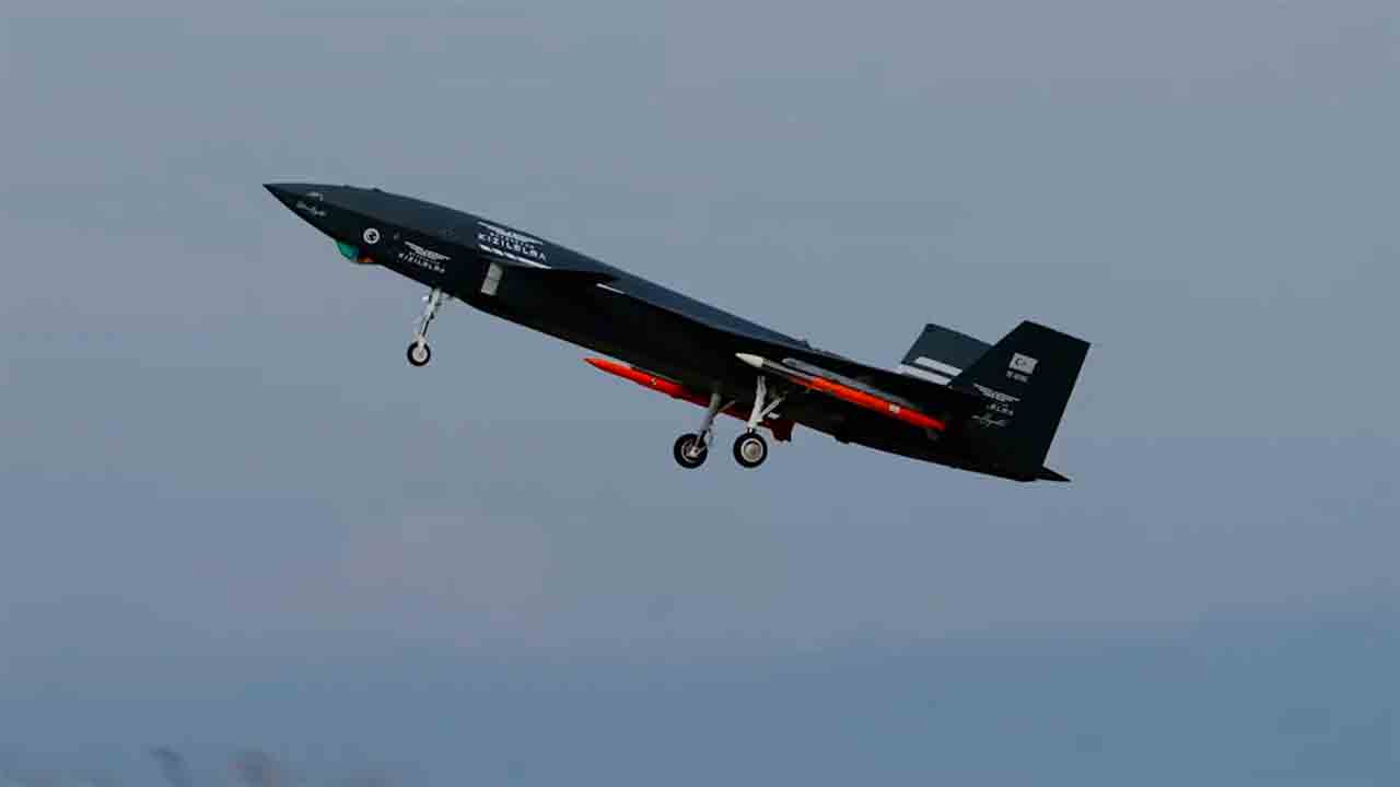 Bayraktar KIZILELMA. x @SavunmaSanayiST