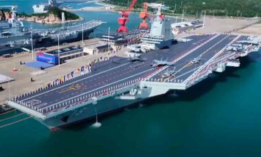 China lança ao mar seu mais avançado porta-aviões. Foto: China Military