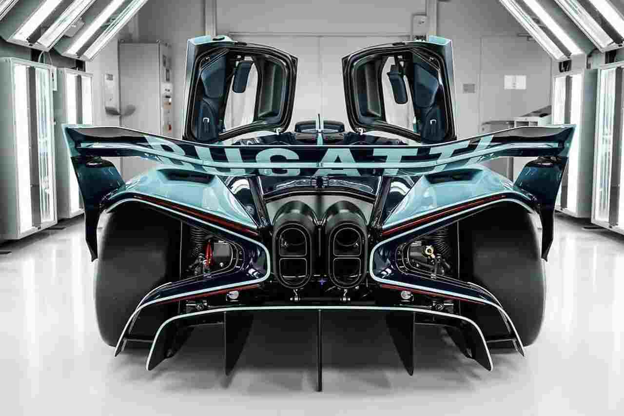 Bugatti apresenta último W-16 de pista após encerrar produção do Bolide