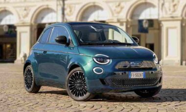 Novo Fiat 500 com motor à combustão não foi feito para quem tem pressa