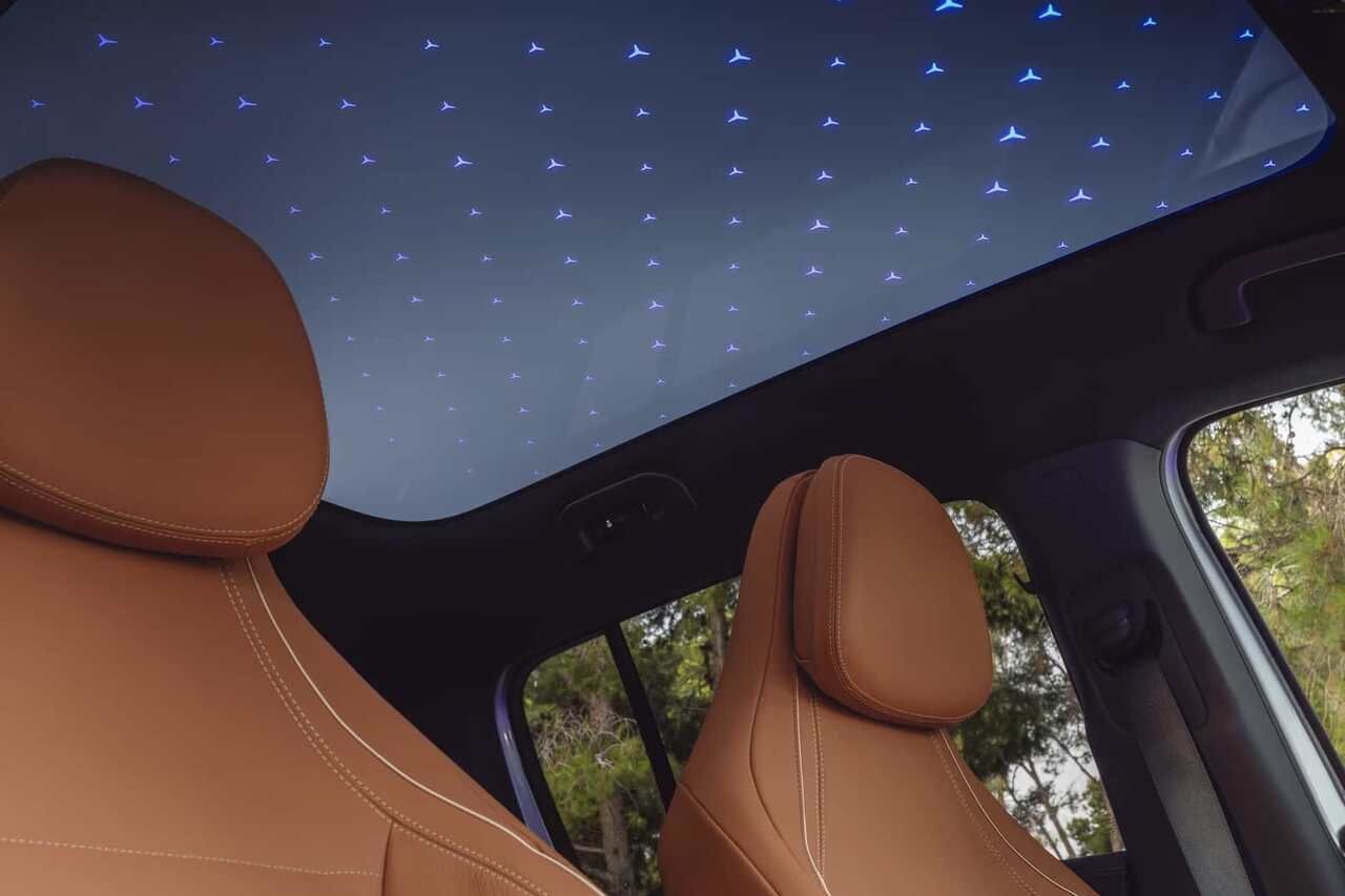 Der neue Mercedes-Benz GLB mit Panorama-Glasdach und "Sternenhimmel"-Effekt