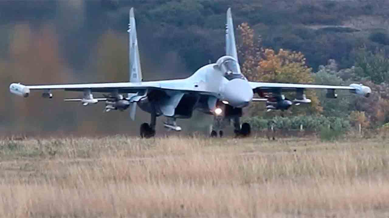 Su-35S com mísseis antirradar Kh-31P . Foto: X @GuyPlopsky