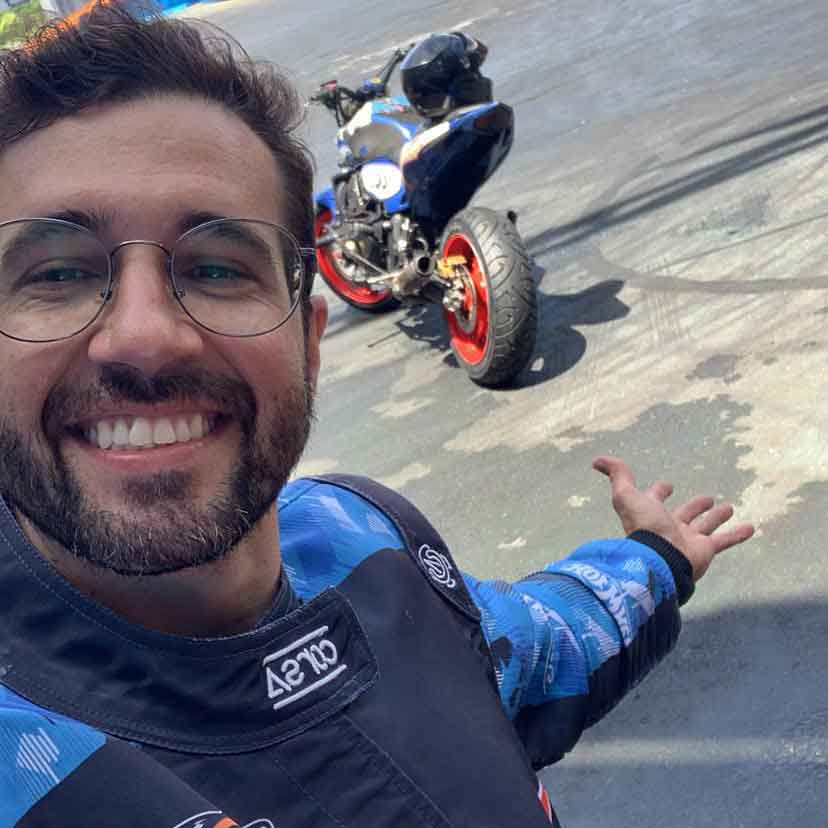 Instagram @lurrique_stuntrider