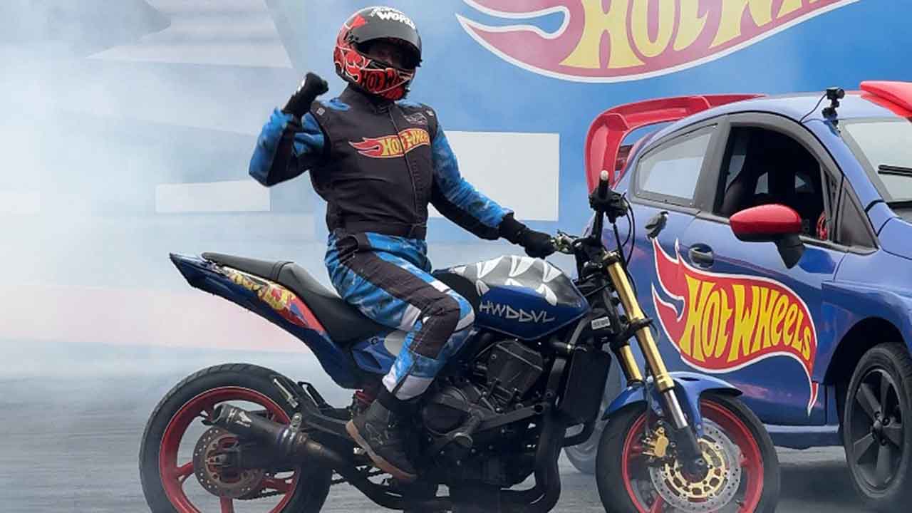 Instagram @lurrique_stuntrider