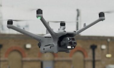 Polícia do Reino Unido utiliza drones para sobrevoar as ruas de Londres