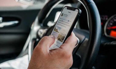 Principal causa de acidentes no Brasil é uso de celular ao volante, revela pesquisa