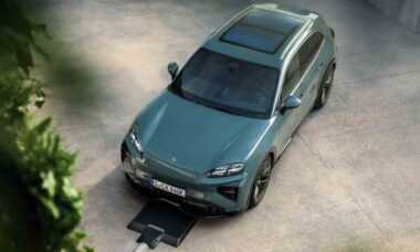 Porsche Cayenne elétrico poderá ser carregado sem fio